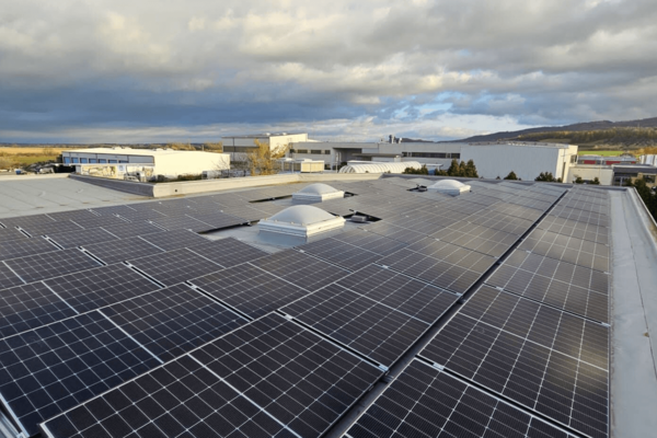 Solaranlage in Wernigerode Landkreis Harz auf Gewerbedach